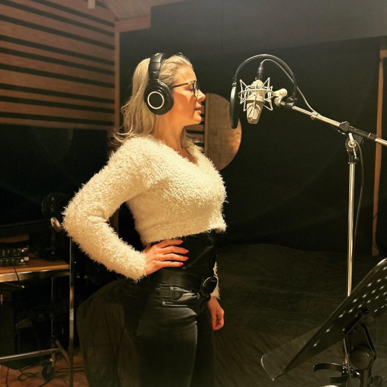 Jessica i Studio hos Emmy Music